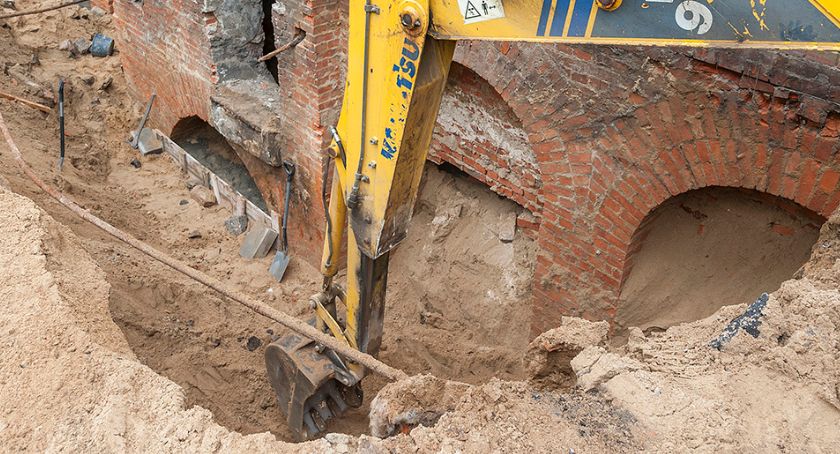 Prace przy fundamentach bytowskiego dworca