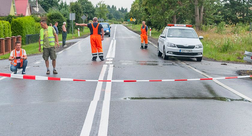 Zarwał się most na drodze krajowej nr 20 w Kramarzynach