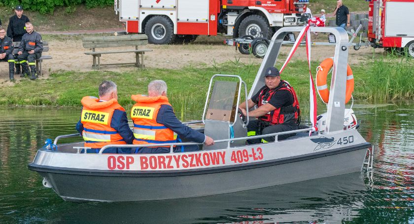 Strażacy w Borzyszkowach otrzymali łódź