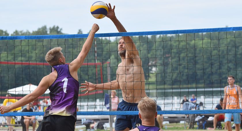 Prawie 8 godzin zmagań na piasku