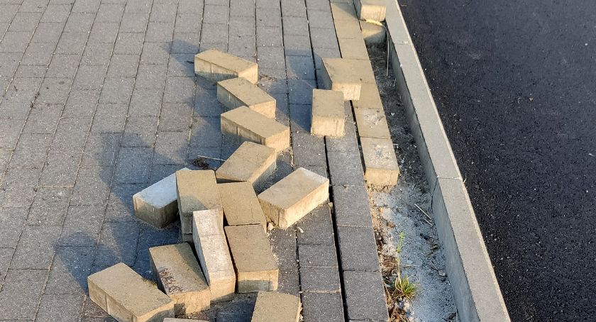 Ubytki w chodniku Lipnica - Kiedrowice