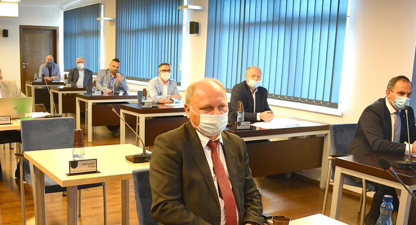 Centrum Usług Wspólnych w bytowskim starostwie receptą na uzdrowienie oświaty?