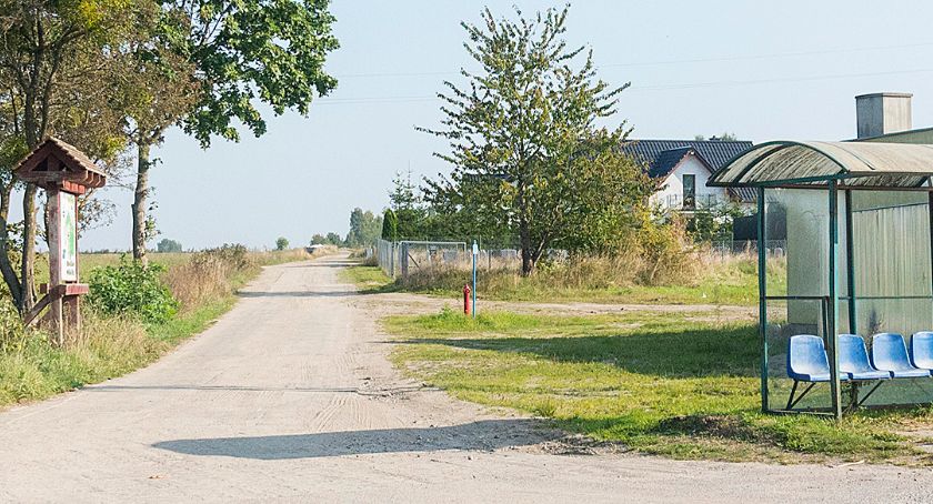 Remont drogi w Jezierzu