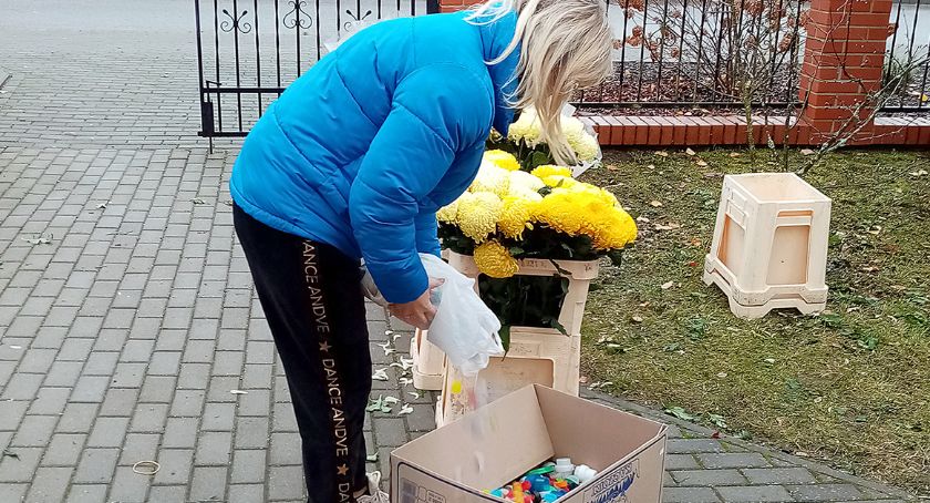 Chryzantemy odbierali za nakrętki