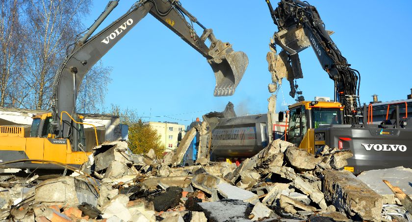 Wyburzanie budynków przy ul. Miłej w Bytowie