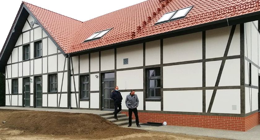 Remont dawnej szkoły w Łąkiem zakończony