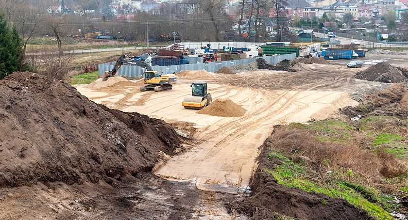 Prace przy budowie przedłużenia ul. Prostej do nowego ronda na ul. Drzymały w Bytowie