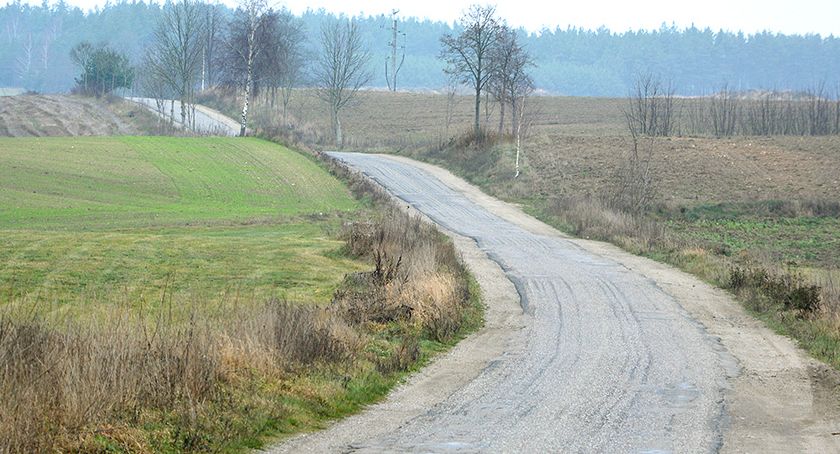 Nowe wyrobisko Lafarge. Taśmociąg pod drogą powiatową