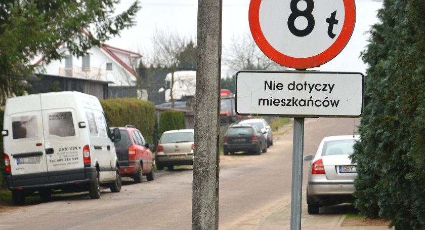 Zakaz wjazdu najcięższych pojazdów na ulicach Buczka i Górnej w Tuchomiu