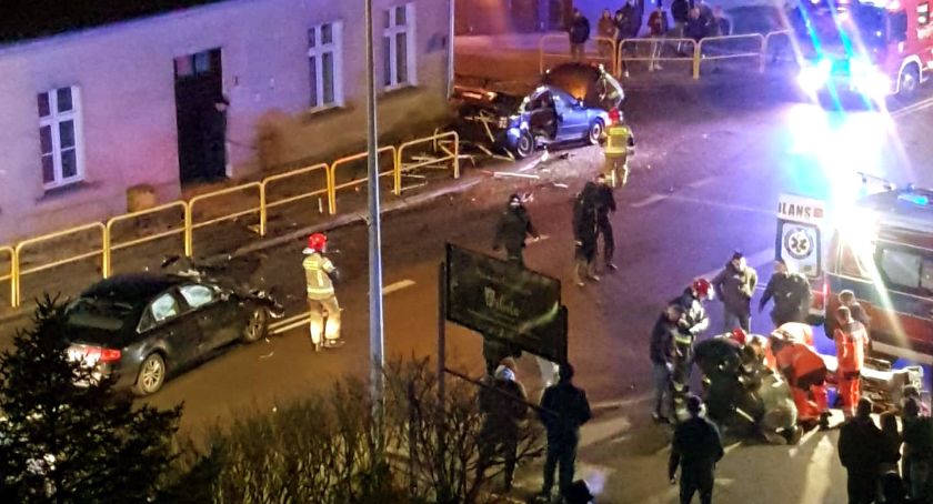 Wypadek na skrzyżowaniu ulic 1 Maja, Jana Pawła II i Pochyłej w Bytowie