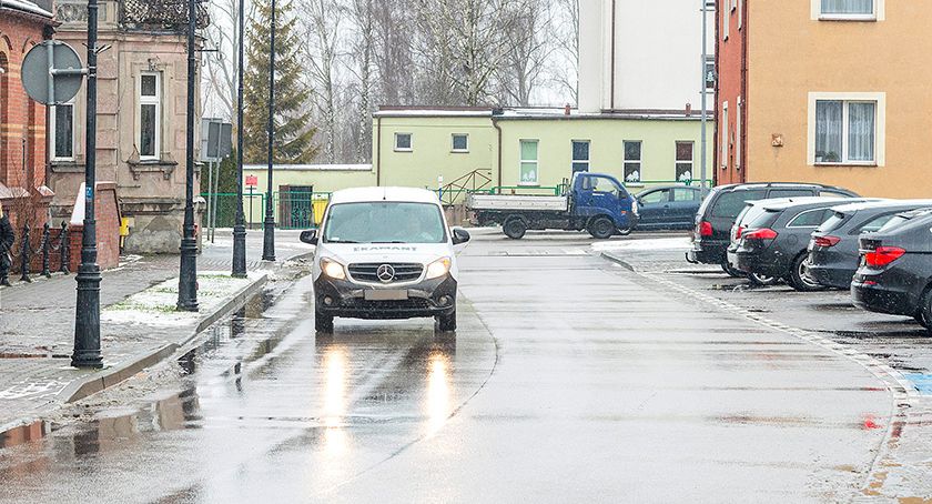 Czy na ul. Bauera w Bytowie namalowana zostanie linia dzieląca pasy ruchu?