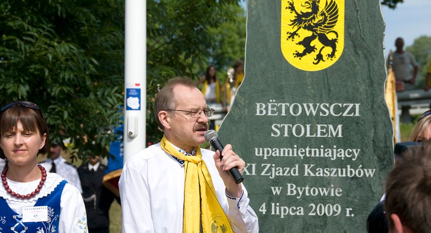 Głaz upamiętniający Zjazd Kaszubów pozostanie na dworcu