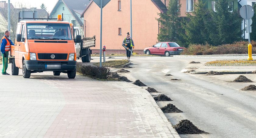 Pozimowe sprzątanie ulic Bytowa