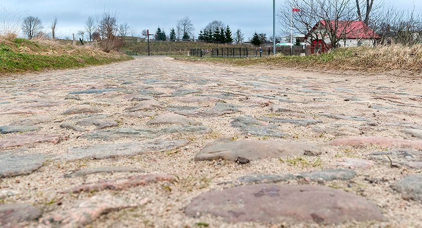 Wyrównają kamienny bruk w Baranowie, Bylinie i Jamnie