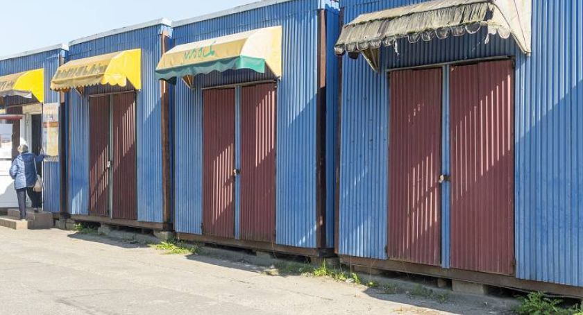 Bytów sprzedaje niebieskie budki u zbiegu ulic Gdańskiej i Domańskiego