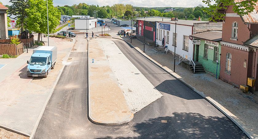 Prace przy przystanku komunikacji miejskiej w Bytowie