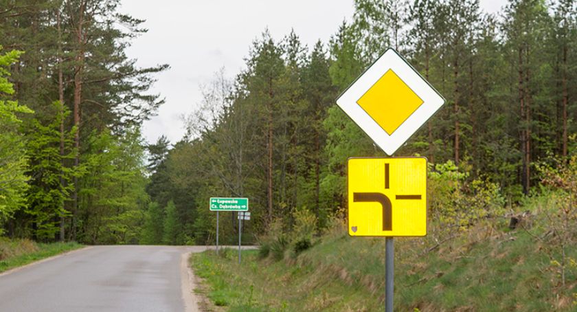 Skrzyżowanie w Jasieniu prosi się o wypadek