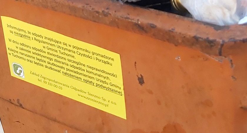 W Tuchomiu skontrolowano, co mieszkańcy wyrzucają do śmieci