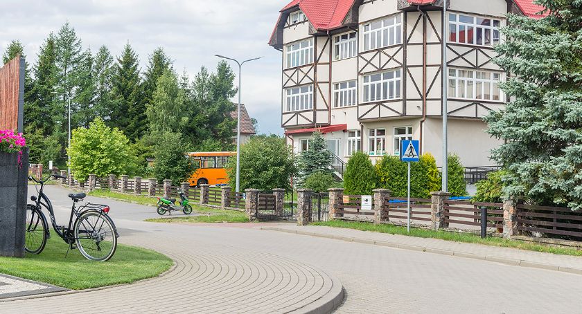 Bezpieczne przejścia dla uczniów w Tuchomiu