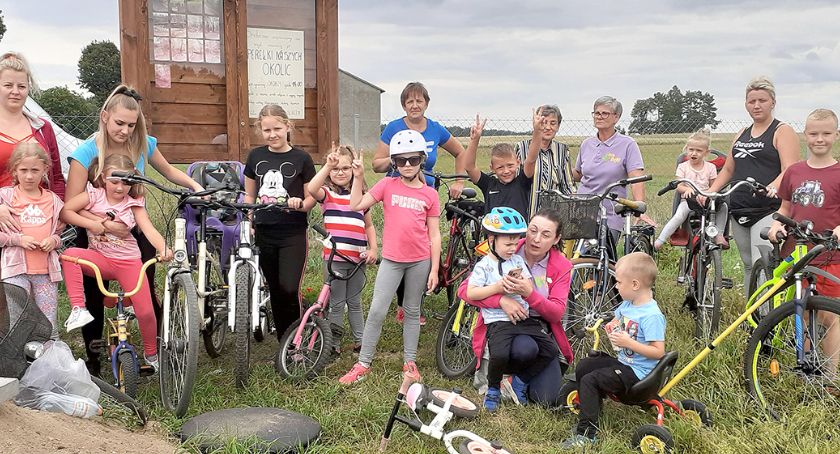Rajd rowerowy Koła Gospodyń Wiejskich w Dębach