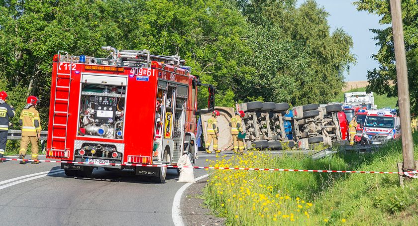 Droga krajowa nr 20 zablokowana. Przewróciła się ciężarówka