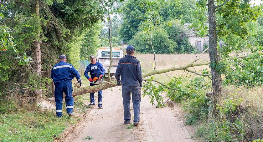 Prace na gminnej gruntówce w Tągowiu
