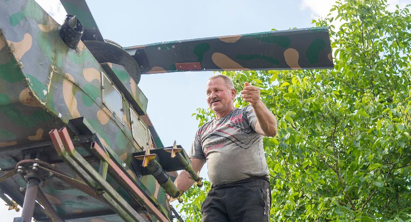Ciągnik z silnikiem od młocarni