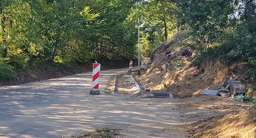 W Tuchomku powstanie chodnik. Pomagają mieszkańcy