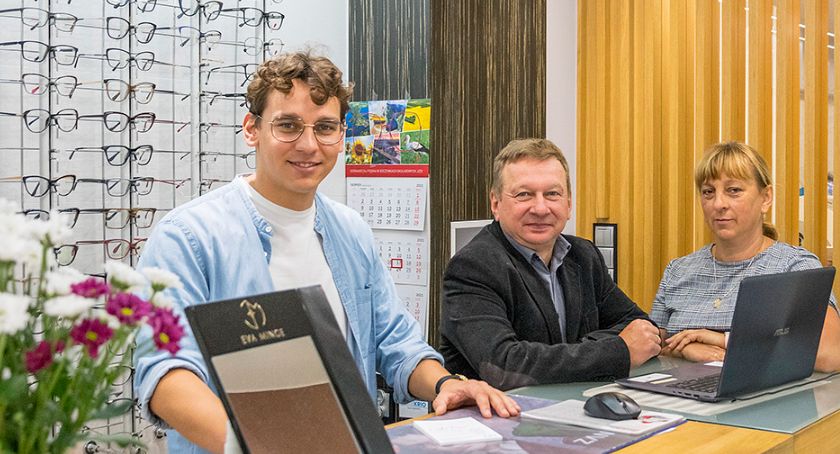 Zaglądamy do Dąbrowskich z ul. Sikorskiego w Bytowie. Najstarszego zakładu optycznego w mieście