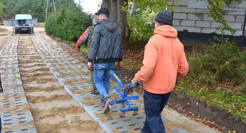 W Kołczygłowach modernizują gruntówki 