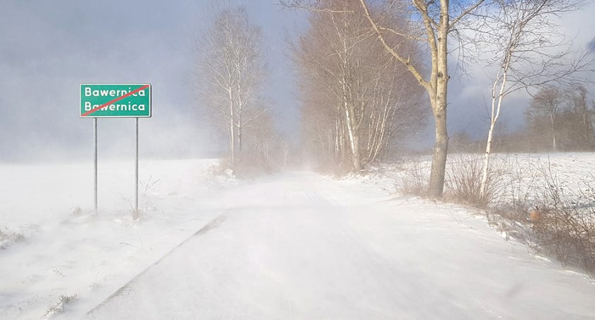 Uwaga! Ślisko na drogach. Wypadek pomiędzy Kamieńcem a Jutrzenką