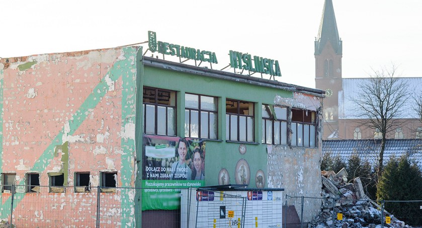To zmierzch pewnej epoki. W Tuchomiu rozebrano budynek po dawnej „Myśliwskiej” 