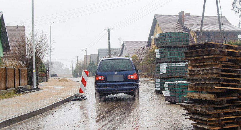 Przebudowa ul. Strażackiej w Parchowie dłużej niż planowano