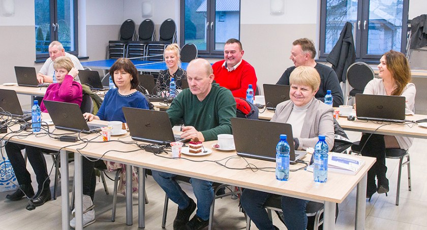 Kurs komputerowy w Grzmiącej