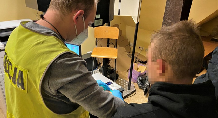 Mieszkaniec gminy Lipnica przed policjantami uciekał w kapciach