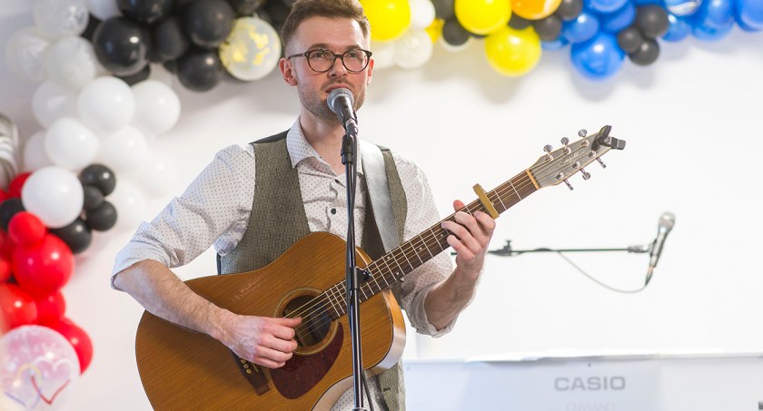 Koncert Pawła Ruszkowskiego w Bibliotece Pedagogicznej w Bytowie
