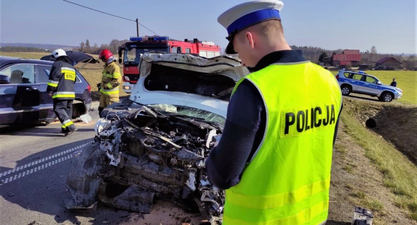Wypadek na drodze wojewódzkiej 209 w Świątkowie