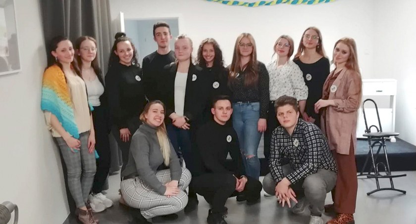 Koncert młodzieży z Zespołu Szkół Ekonomiczno-Usługowych w Bibliotece Pedagogicznej w Bytowie