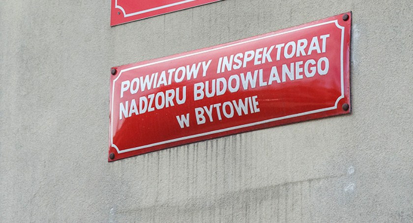 Do biura Powiatowego Inspektora Nadzoru Budowlanego w Bytowie w 2021 r. co dzień wpływało 7 pism