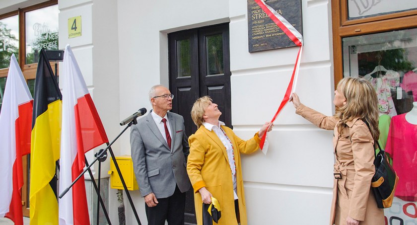 W Bytowie odsłonięto tablicę poświęconą pamięci prof. Jana Strelaua