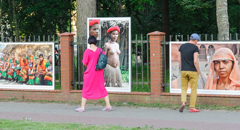 „Różne oblicza piękna. Co robią kobiety, żeby się podobać” - wystawa zdjęć Elżbiety Dzikowskiej