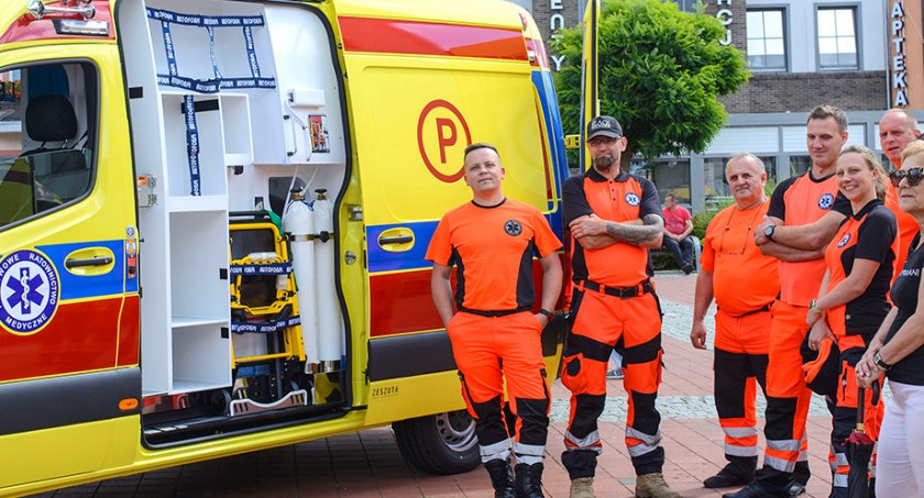 Jest warta prawie pół miliona. Nowa karetka trafiła do bytowskiego szpitala