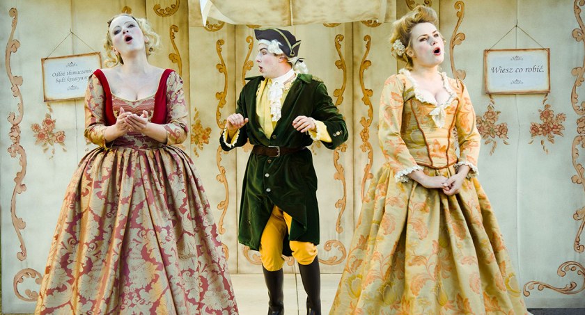 W sali BCK i na zamkowym dziedzińcu. Spektakle Teatr Lalki „Tęcza” dla dzieci i nieco starszych widzów