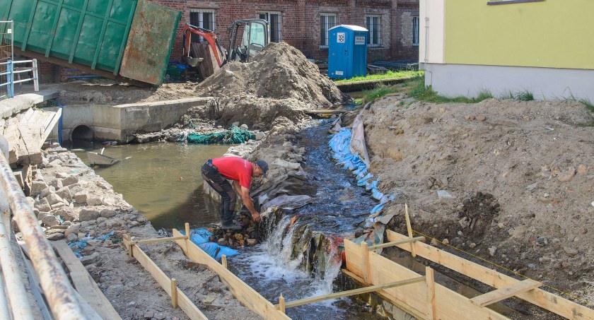 Przebudowa koryta rzeki Bytowej potrwa dłużej