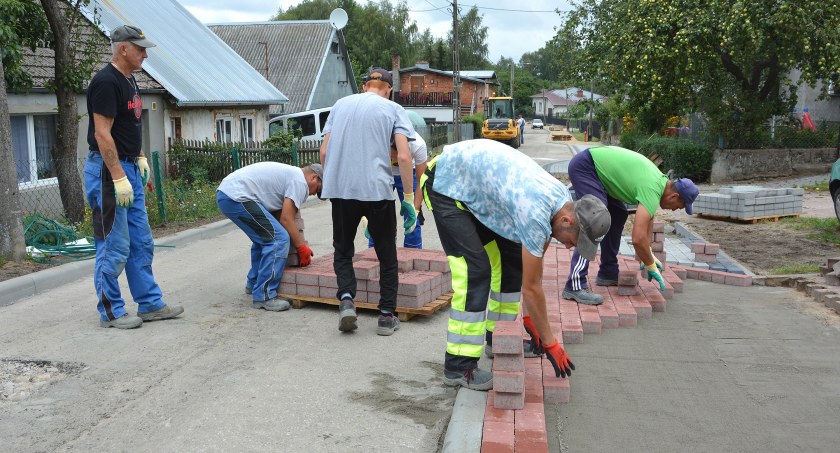 W Tągowiu przejście z nowym chodnikiem i asfaltem