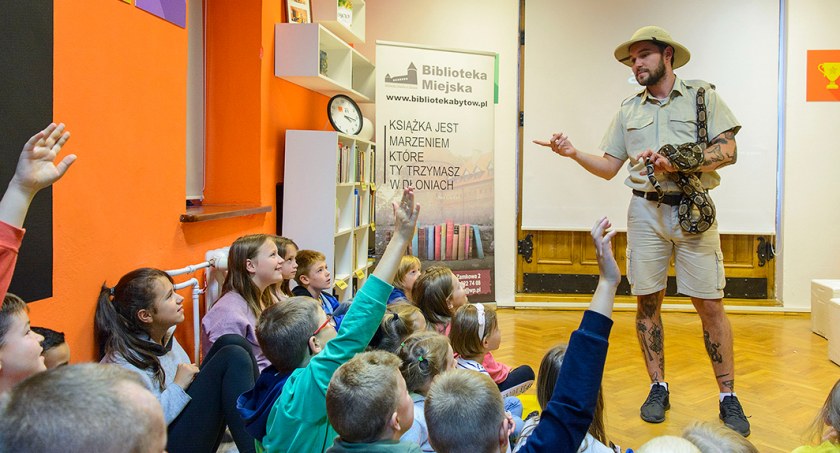 Jeż albinos, boa dusiciel i jadowity skorpion w Bibliotece Miejskiej w Bytowie