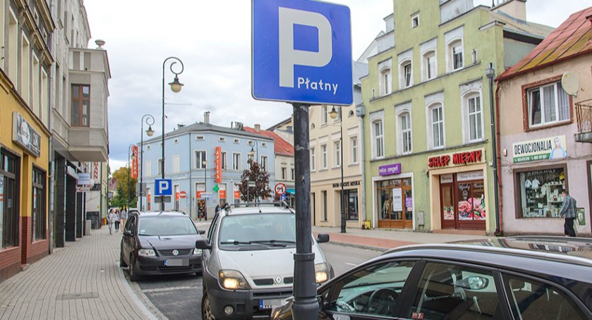 Czy Bytów sam powinien prowadzić strefę płatnego parkowania? Chce tego radny Leszek Szymczak 