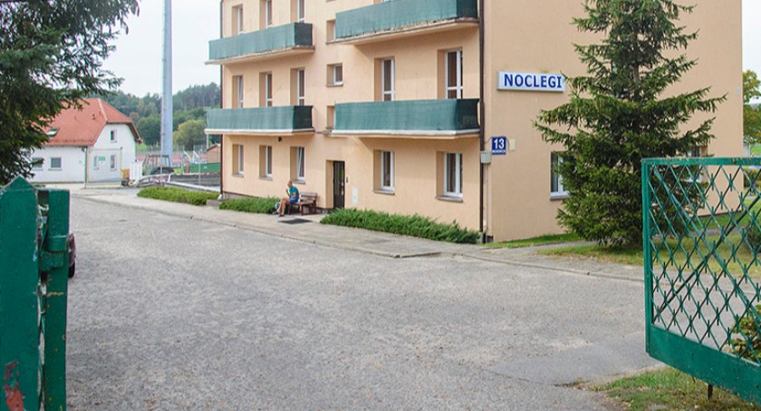 Miejski hotel przy basenie w Bytowie znów się zapełnił ukraińskimi uchodźcami. Dotarła do nas trzecia fala