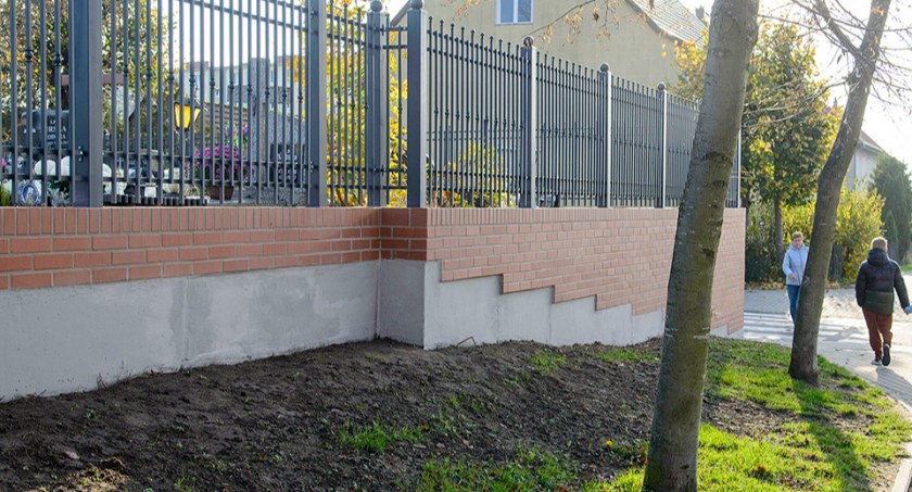 Nowe ogrodzenie cmentarza przy ul. Miłej w Bytowie