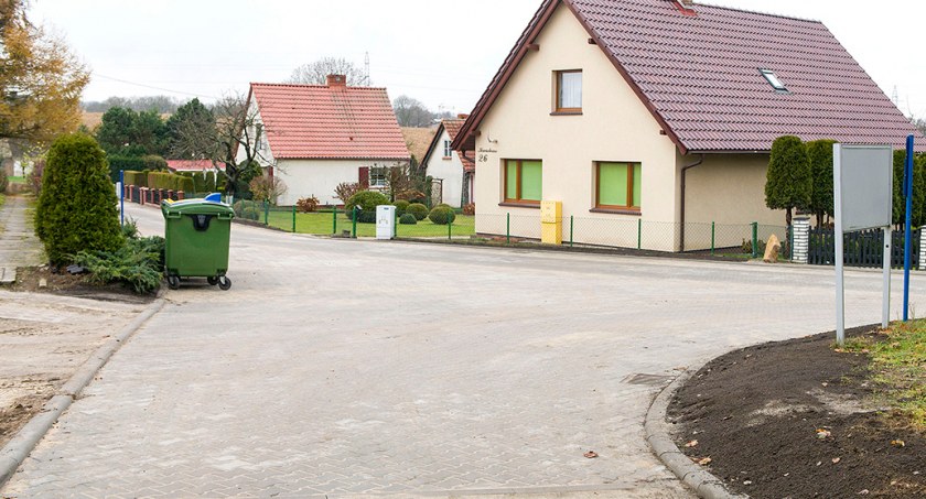 Zakończyło się układanie kostki na kolejnym fragmencie ul. Kwiatowej w Bytowie